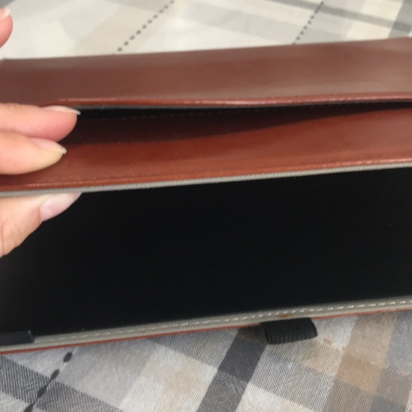 Brown iPad case - Picture 5 of 9
